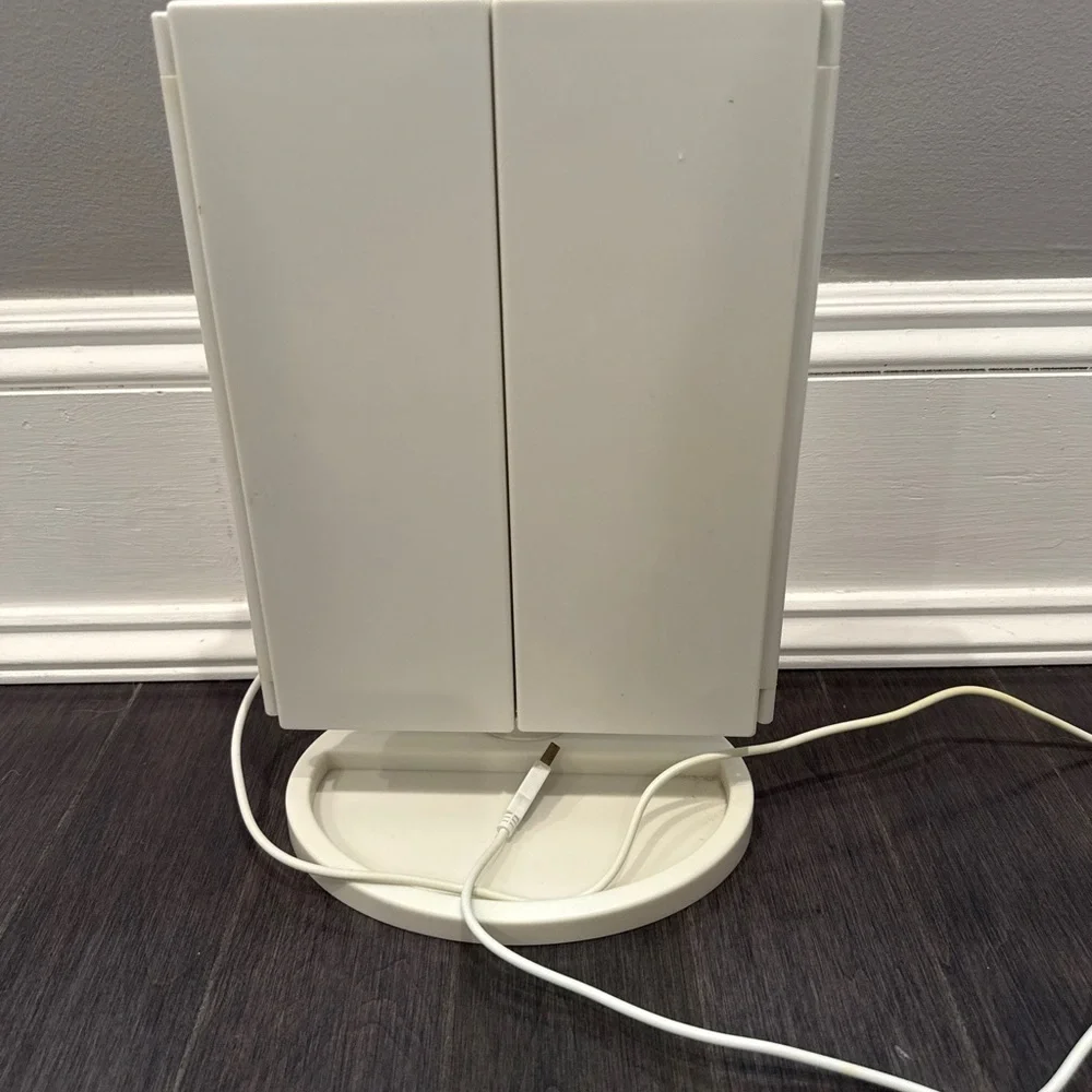 NWOT Light Up Plug In Tri-Fold Vanity Mirror with LED Lights